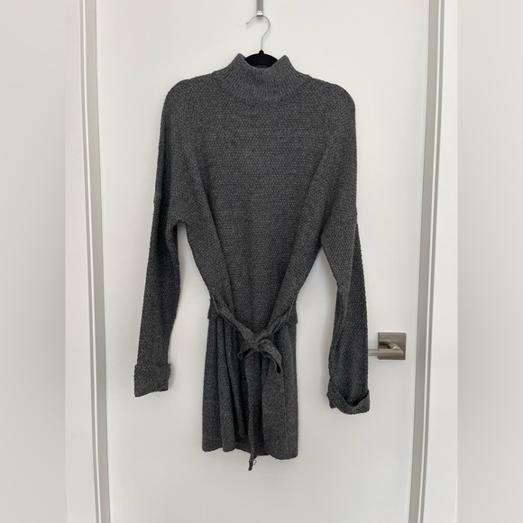 Missguided knitted dress with tie belt - Picture 1 of 3